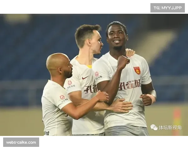 VAR技术应用争议，球迷呼吁透明度提升